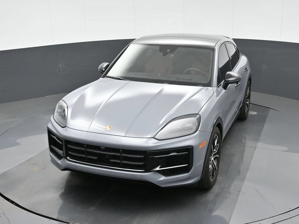 Certified 2025 Porsche Cayenne GTS AWD/4WD image 33