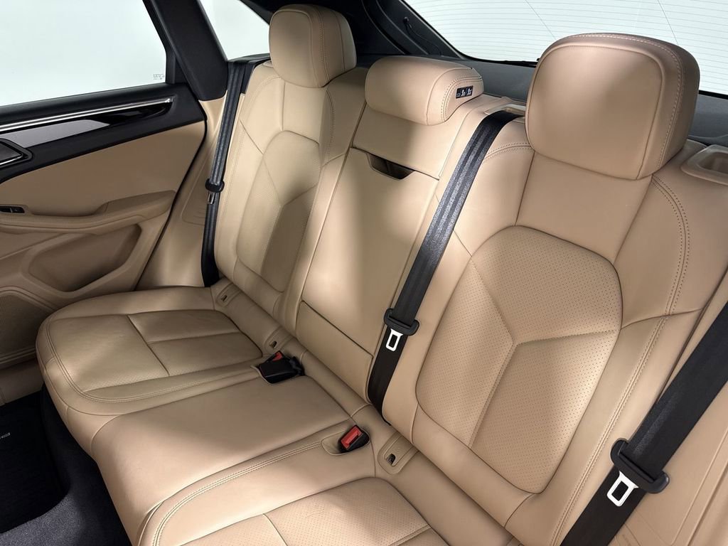 Certified 2025 Porsche Macan image 22