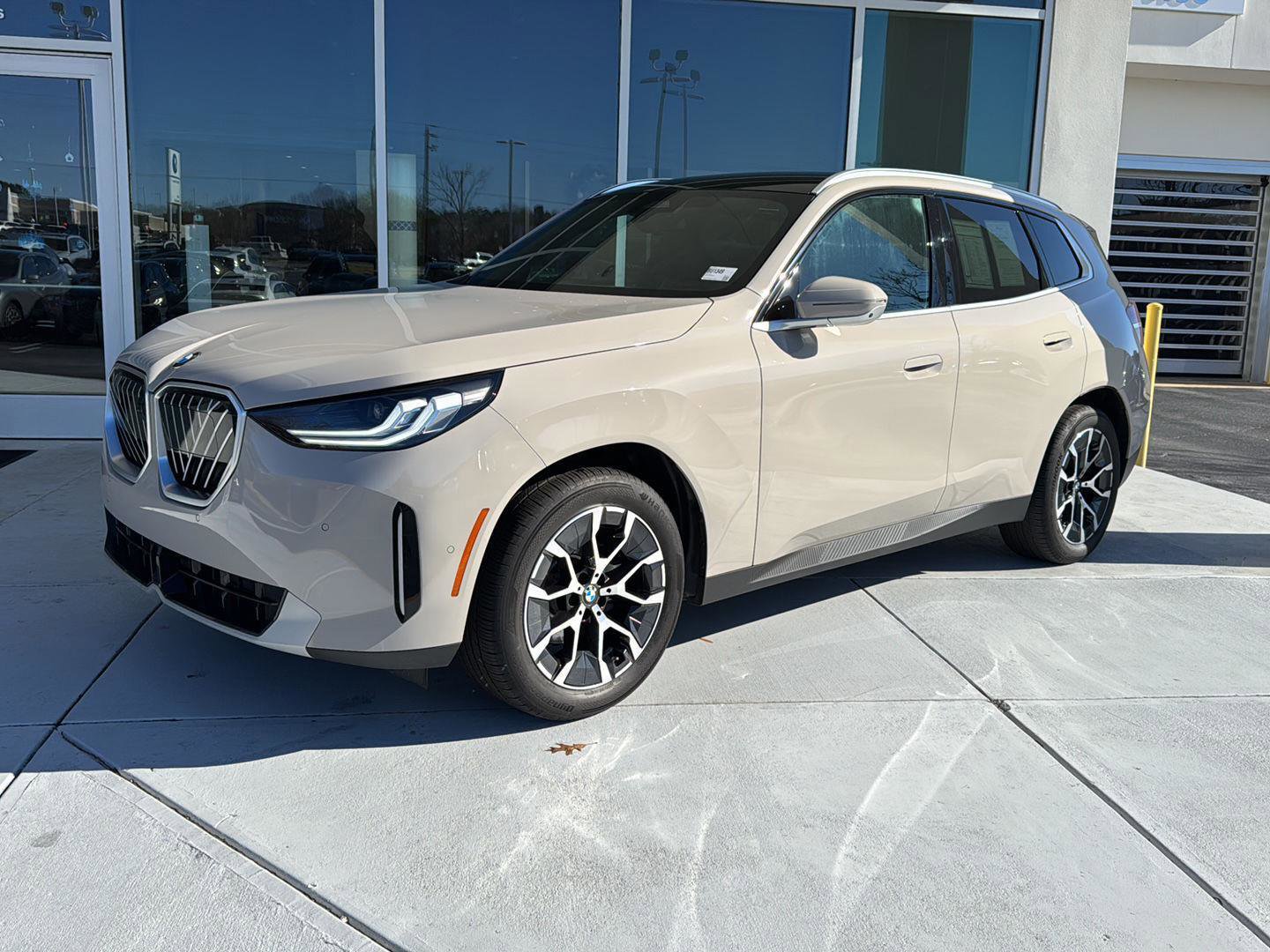 Used 2025 BMW X3 xDrive30i w/ Premium Package image 2