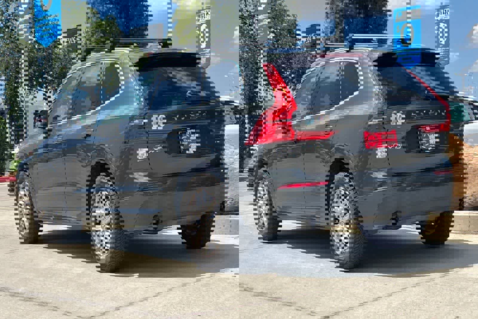 Used 2019 Volvo XC60 T5 Momentum w/ Advanced Package FWD image 7