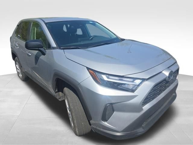 Used 2025 Toyota RAV4 LE AWD/4WD image 7