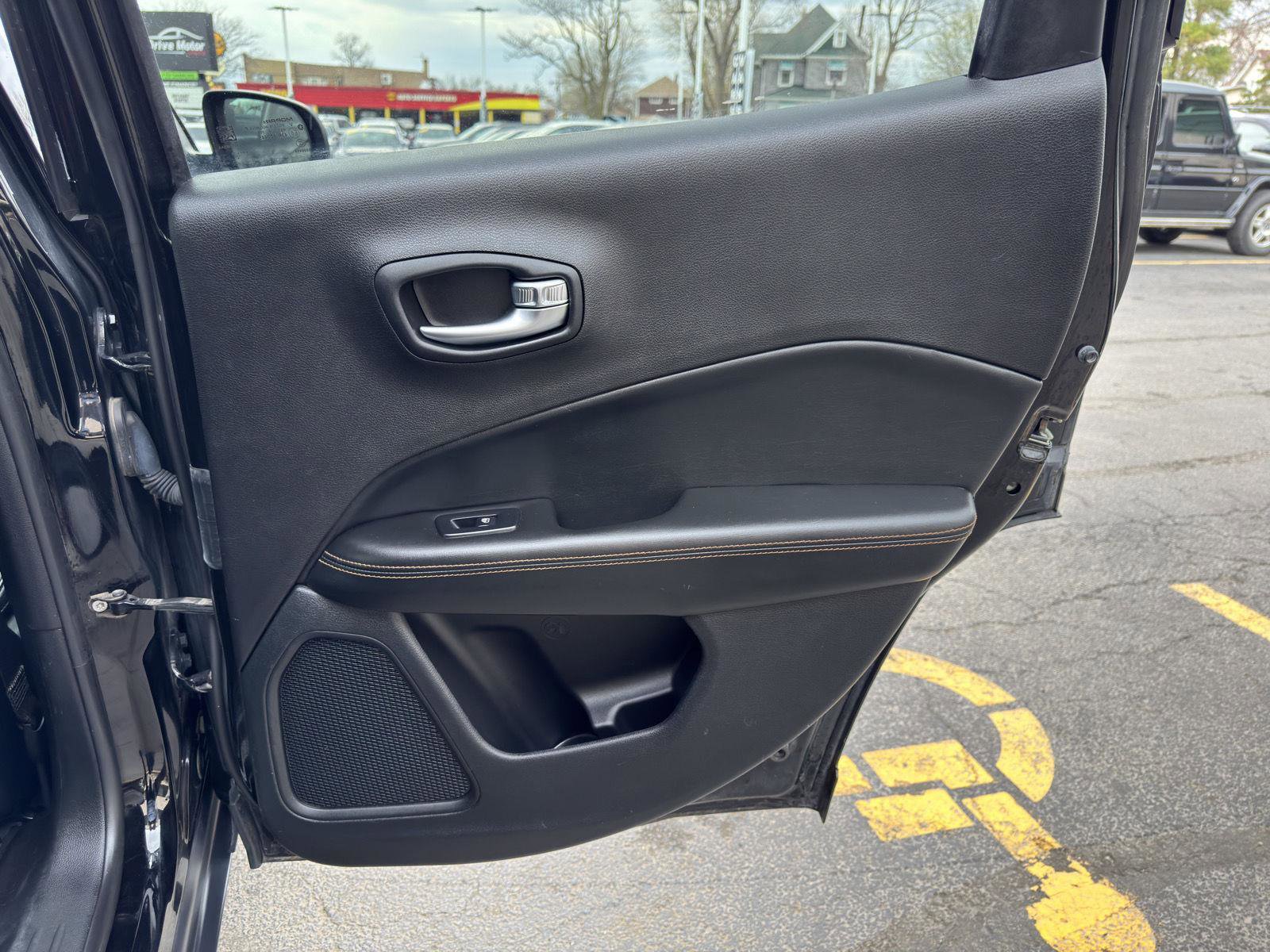 Used 2018 Jeep Compass Limited w/ Navigation Group AWD/4WD image 34