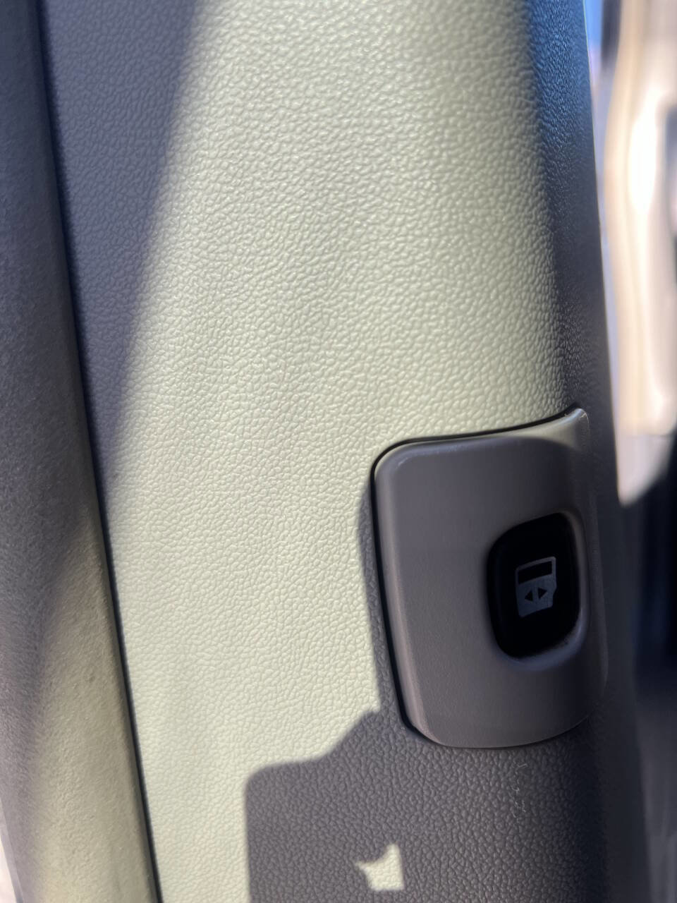 Used 2013 Chrysler Town & Country Touring image 19