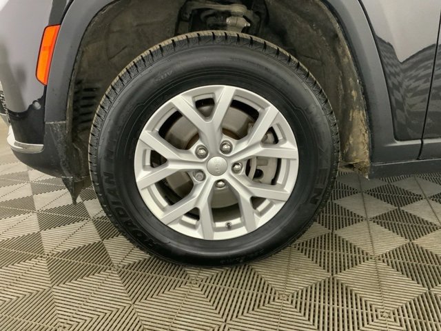 Used 2023 Jeep Grand Cherokee L Limited w/ Luxury Tech Group II image 33