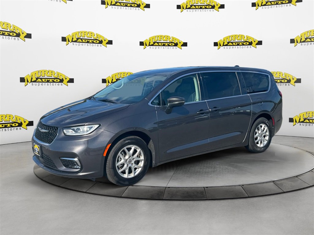 Used 2023 Chrysler Pacifica Touring-L image 1