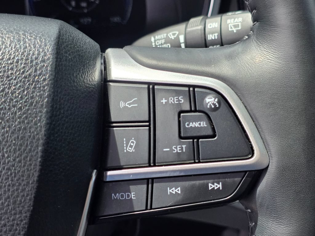 Used 2023 Toyota Highlander Platinum FWD image 18
