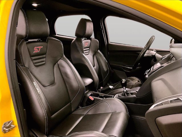 Used 2018 Ford Focus ST w/ Equipment Group 402A FWD image 7