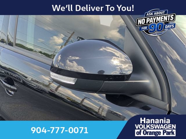 Used 2017 Volkswagen Tiguan Limited w/ Alloy Wheels Package FWD image 10