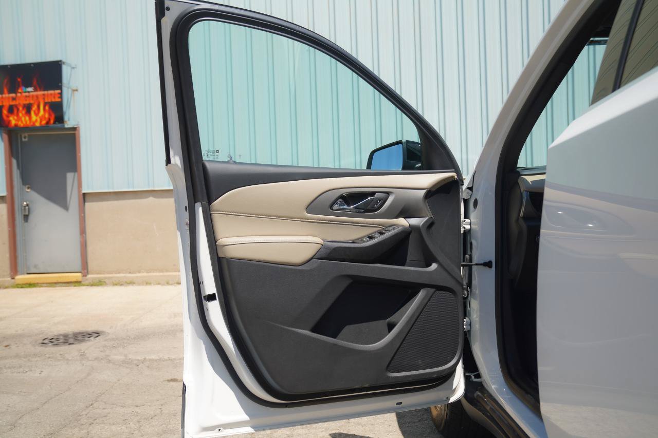Used 2023 Chevrolet Traverse LS AWD/4WD image 23