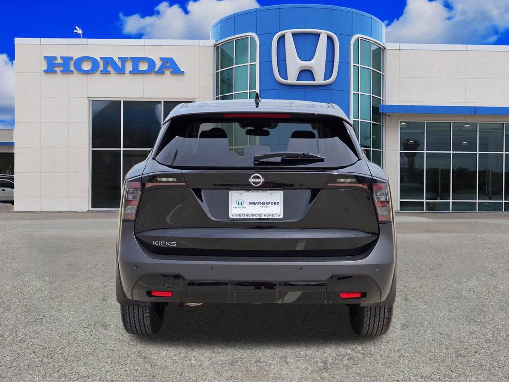 Used 2025 Nissan Kicks SV image 4