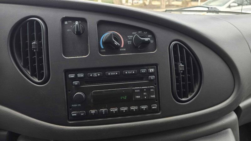 Used 2006 Ford E-150 and Econoline 150 RWD image 22