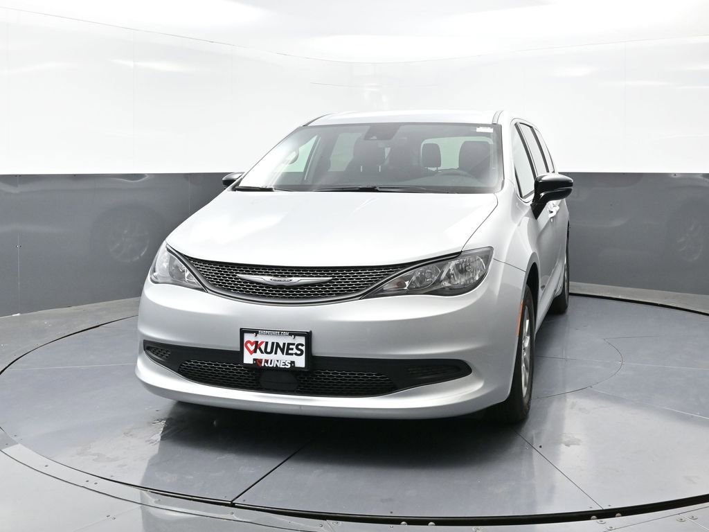 New 2026 Chrysler Voyager LX image 4