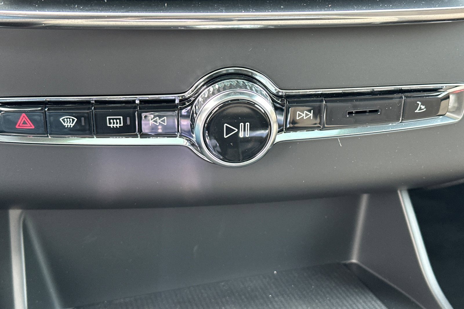 New 2026 Volvo XC90 B5 Plus w/ Protection Package image 21