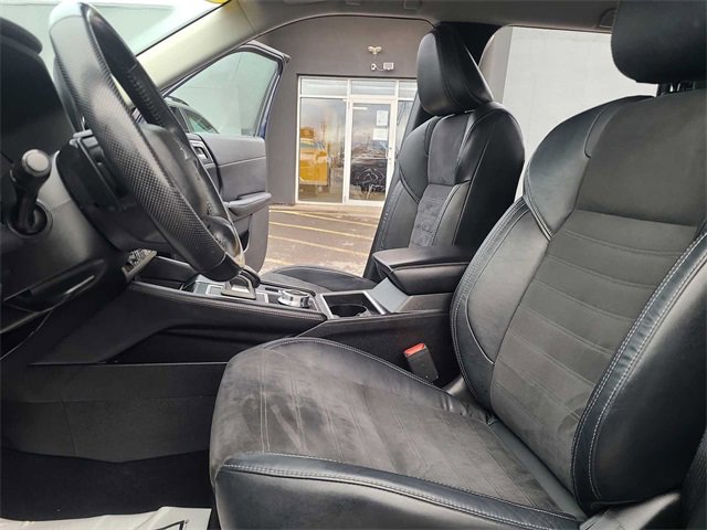 Used 2023 Mitsubishi Outlander SE image 14