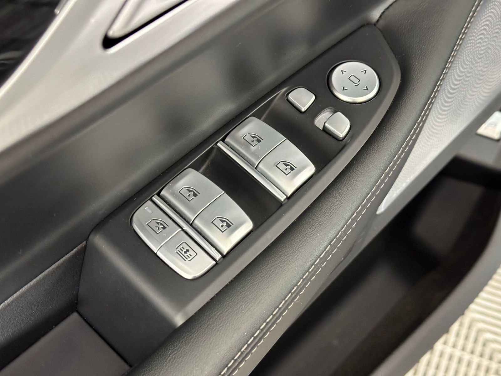 Used 2021 BMW 750i xDrive w/ Luxury Rear Seating Package image 39