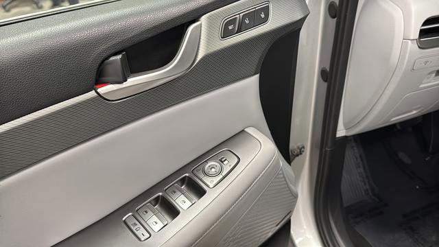 Used 2023 Hyundai Palisade SEL w/ Premium Package image 22