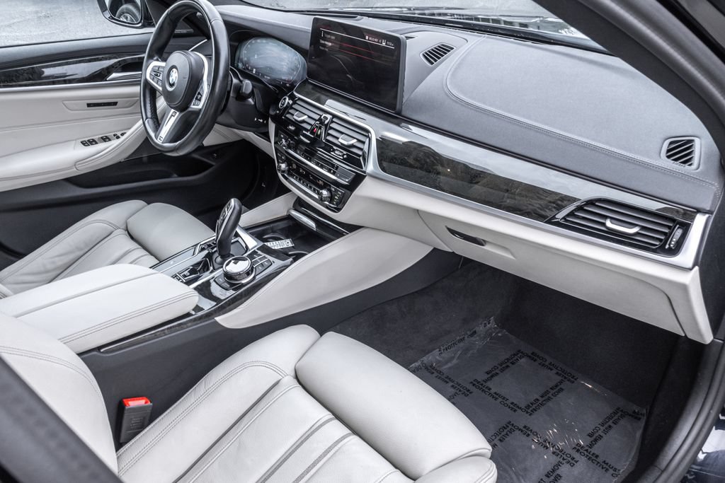 Used 2023 BMW M550i xDrive w/ Executive Package AWD/4WD image 32