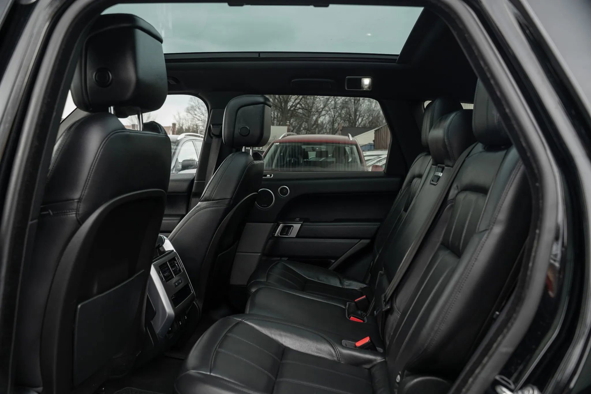 Used 2018 Land Rover Range Rover Sport SE image 8