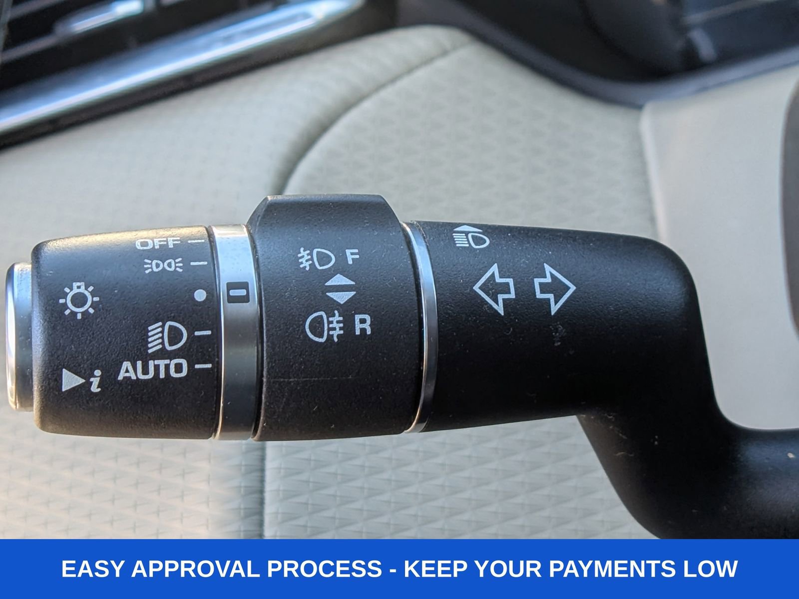 Used 2018 Land Rover Range Rover Velar R-Dynamic SE image 41