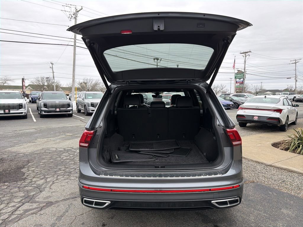 Used 2022 Volkswagen Tiguan SEL R-Line image 42