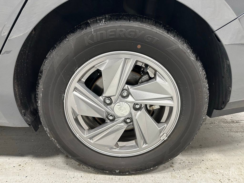 Used 2025 Hyundai Elantra SE image 58