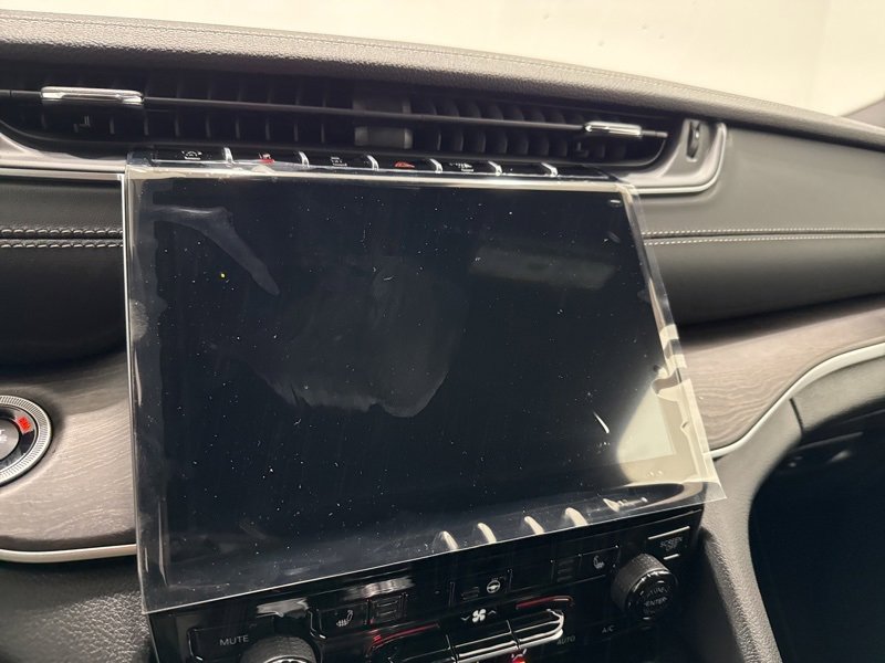 New 2025 Jeep Grand Cherokee Limited w/ Black Appearance Package image 31