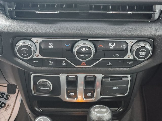 Used 2025 Jeep Wrangler Sport AWD/4WD image 14