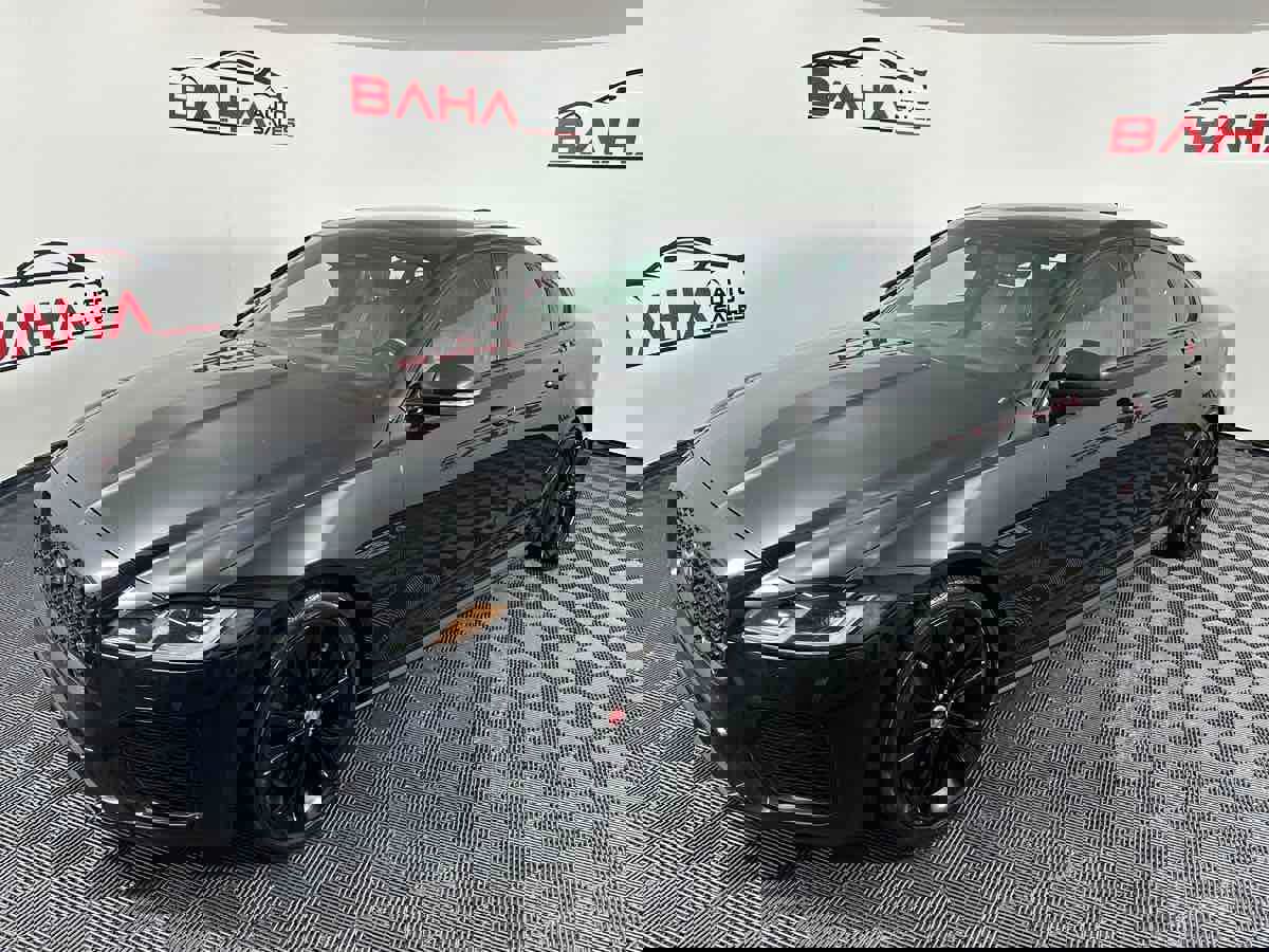 Used 2022 Jaguar XF R-Dynamic SE image 2