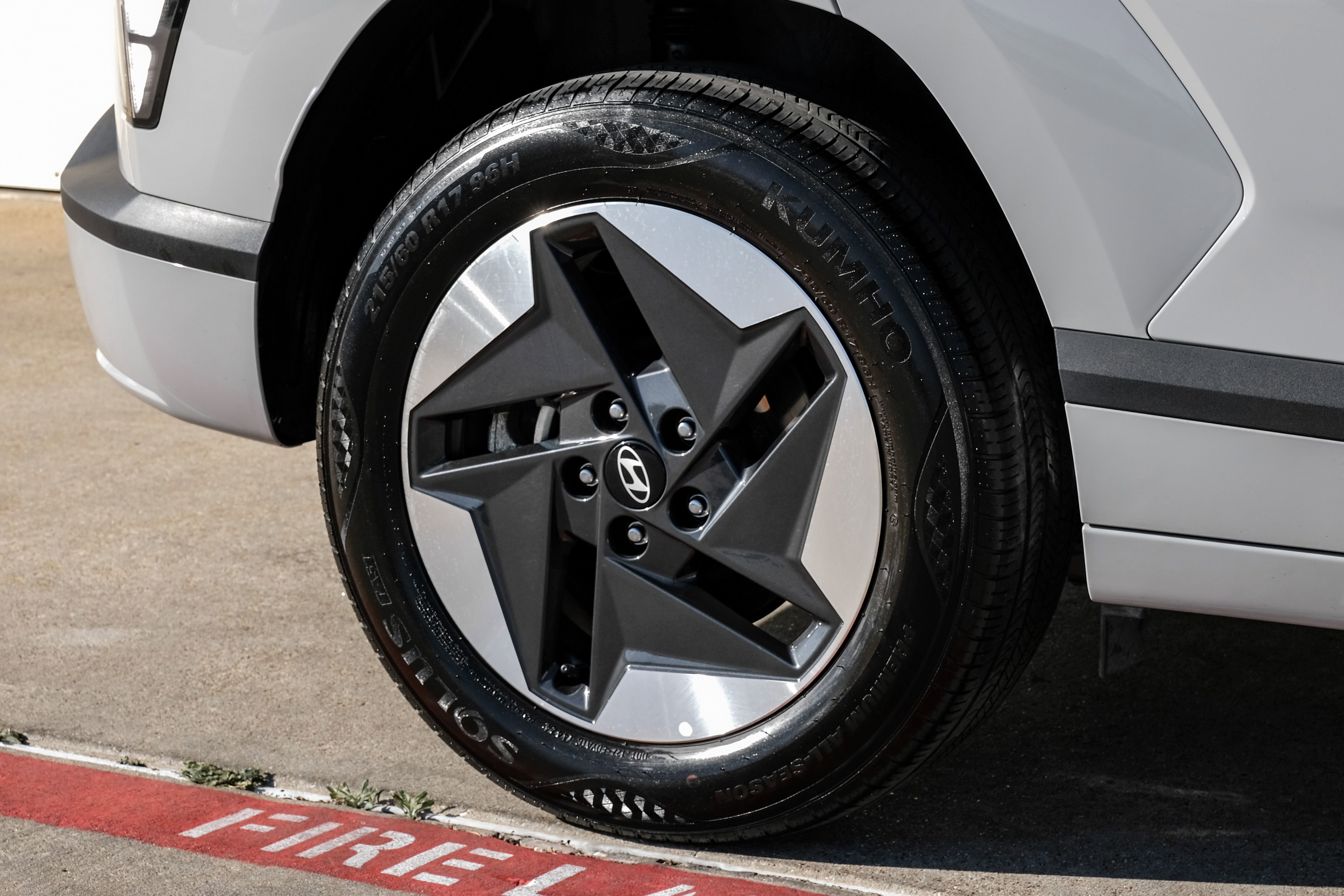 Used 2025 Hyundai Kona SEL FWD image 47