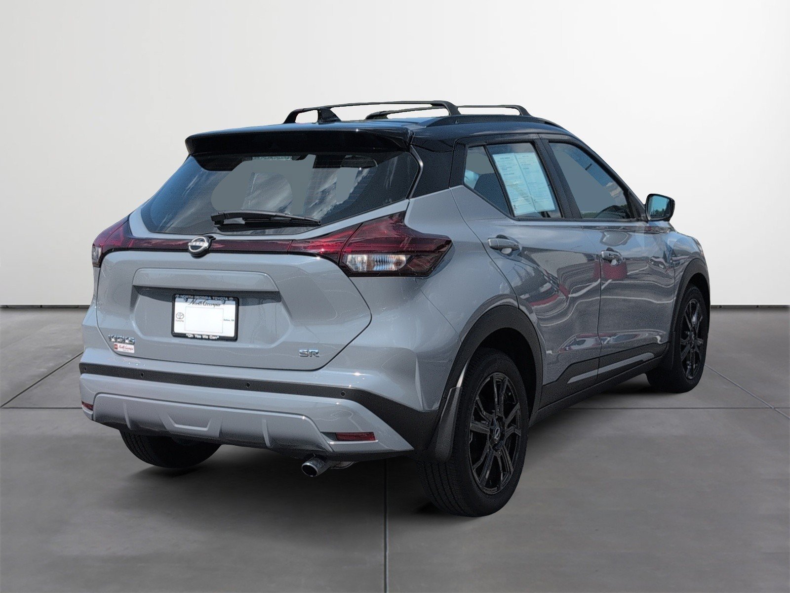 Used 2024 Nissan Kicks SR w/ Interior Electronics Package FWD image 5