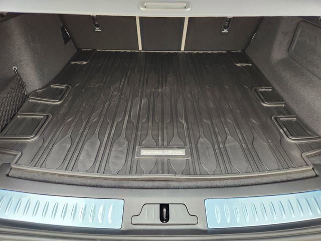 New 2026 Land Rover Range Rover Velar Dynamic SE image 22