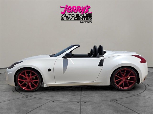 Used 2016 Nissan 370Z Touring image 3