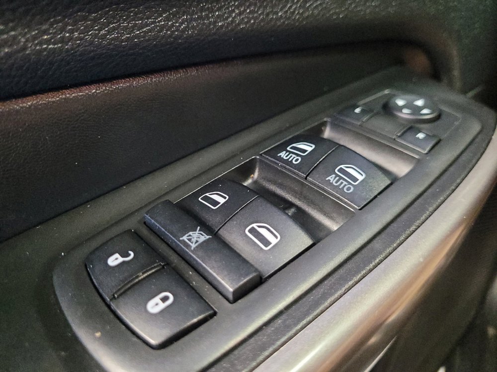 Used 2019 Jeep Cherokee Latitude Plus FWD image 27