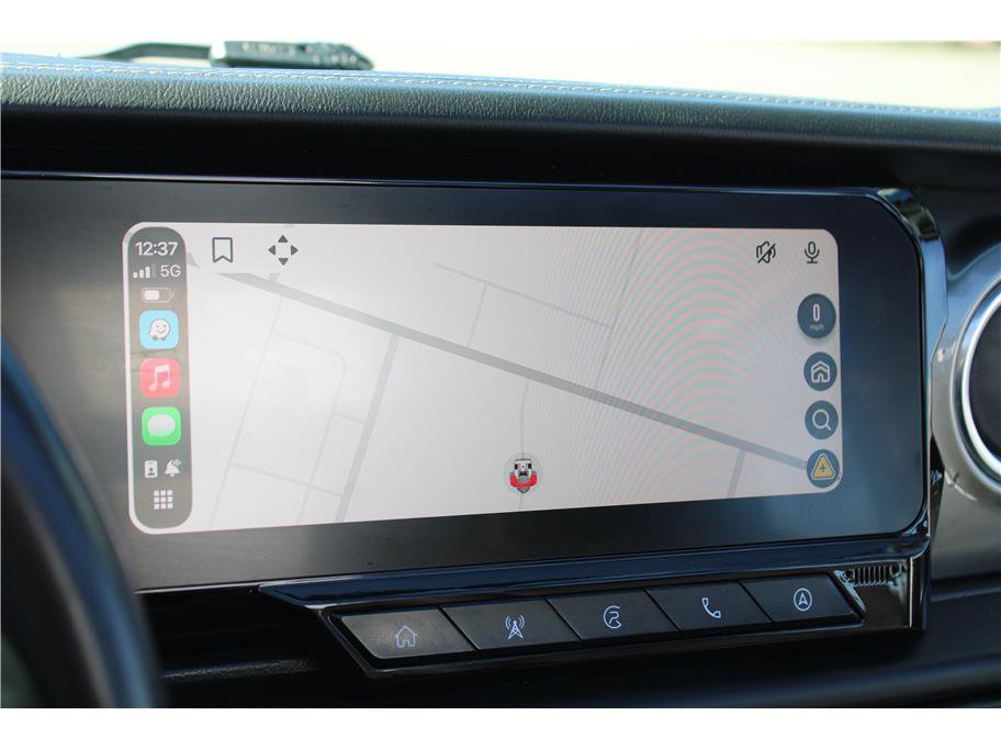 Used 2018 Jeep Wrangler Unlimited Sahara w/ Uconnect 4C Nav & Sound Group image 28