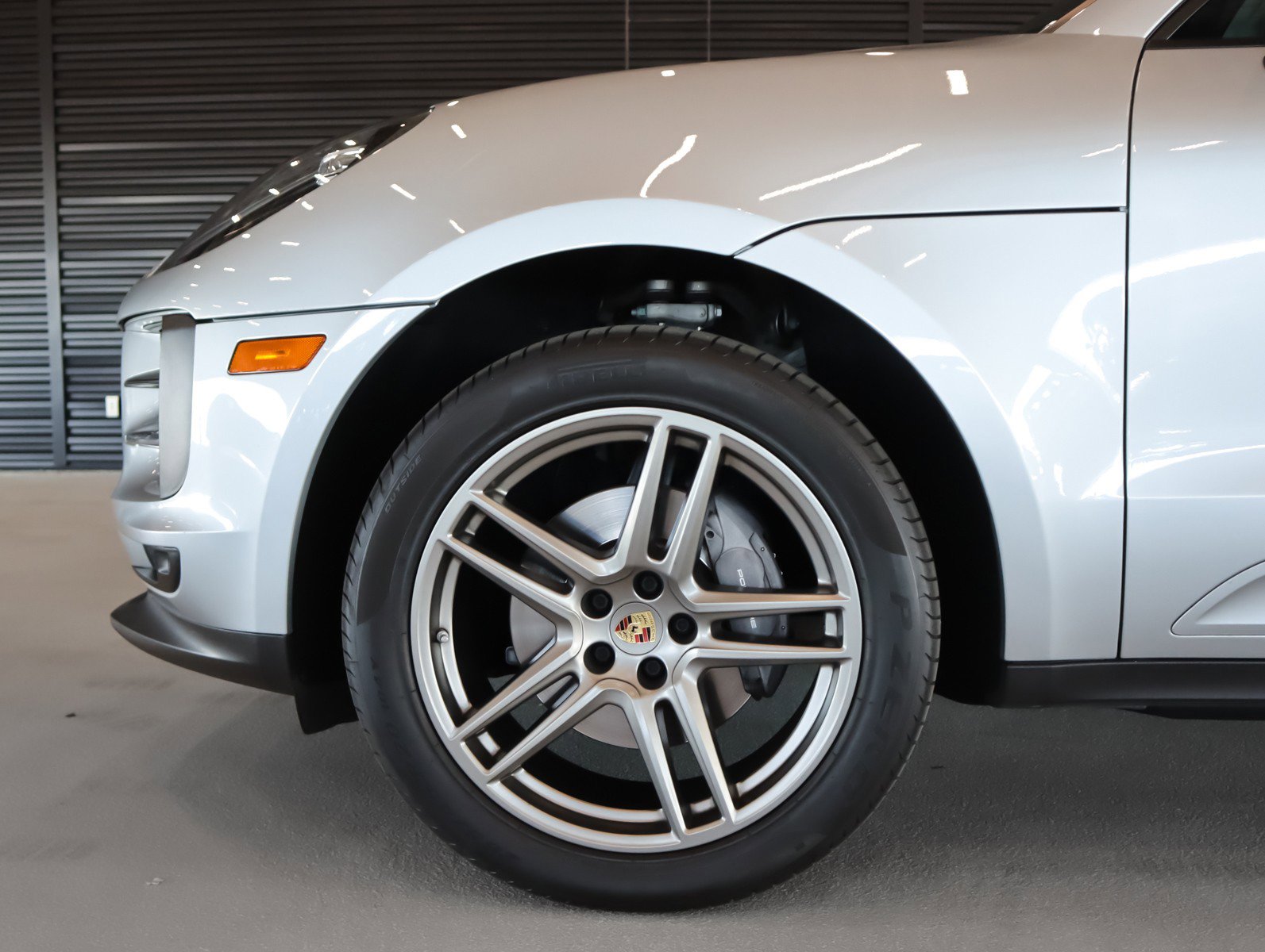 Certified 2019 Porsche Macan image 12