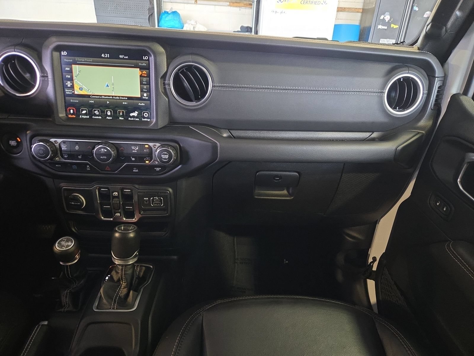 Used 2023 Jeep Wrangler Unlimited Sahara w/ Cold Weather Group AWD/4WD image 22