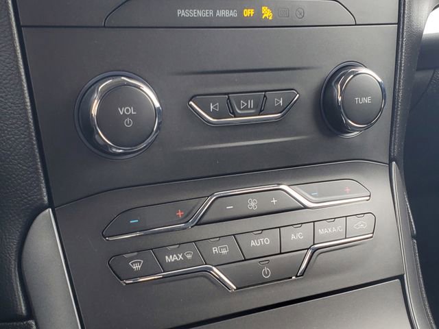 Certified 2020 Ford Edge SE w/ Cargo Accessory Package image 19