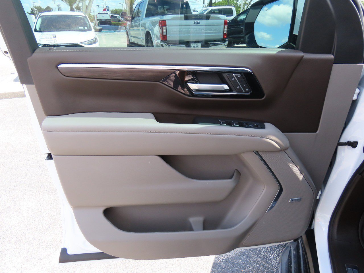 Used 2026 Chevrolet Tahoe LT w/ Comfort Package image 24