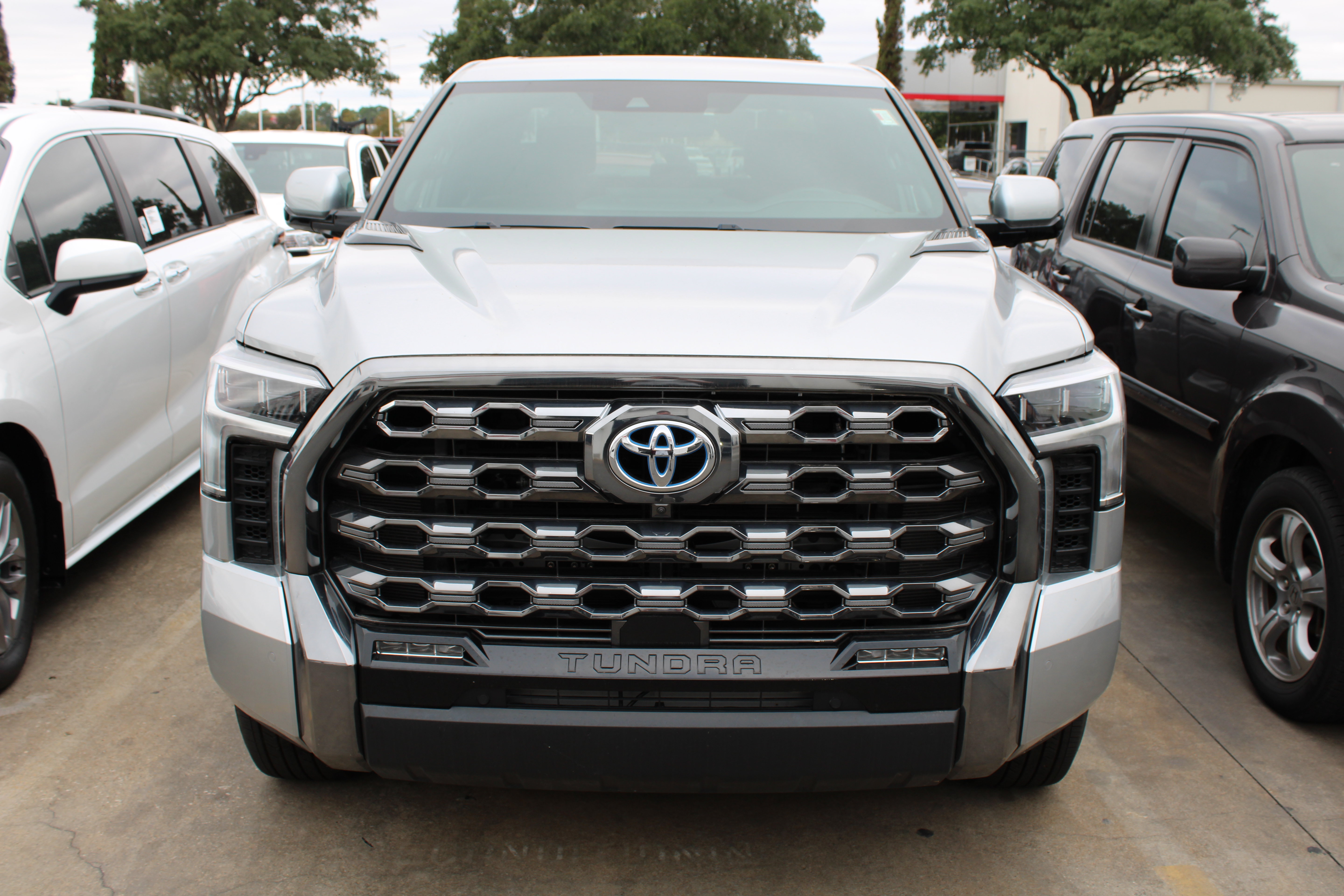 Used 2024 Toyota Tundra Platinum AWD/4WD image 4