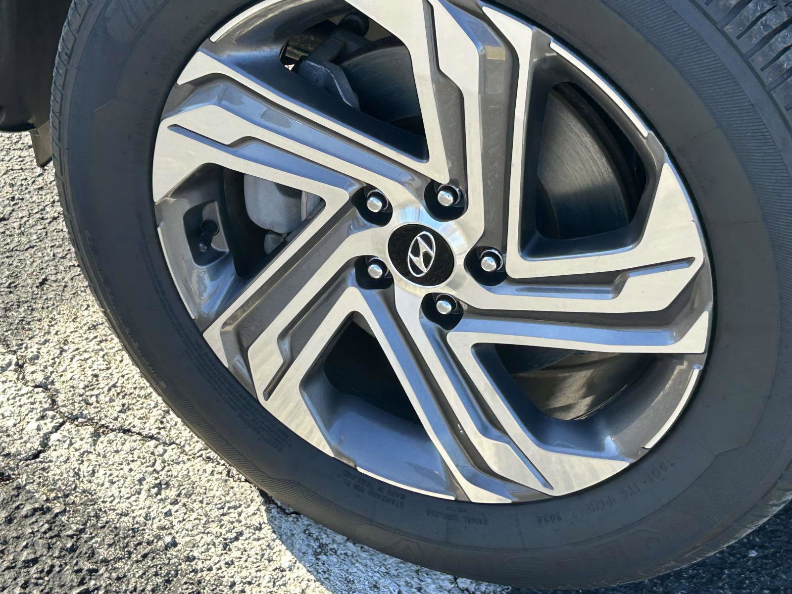 Used 2023 Hyundai Santa Fe SEL image 9