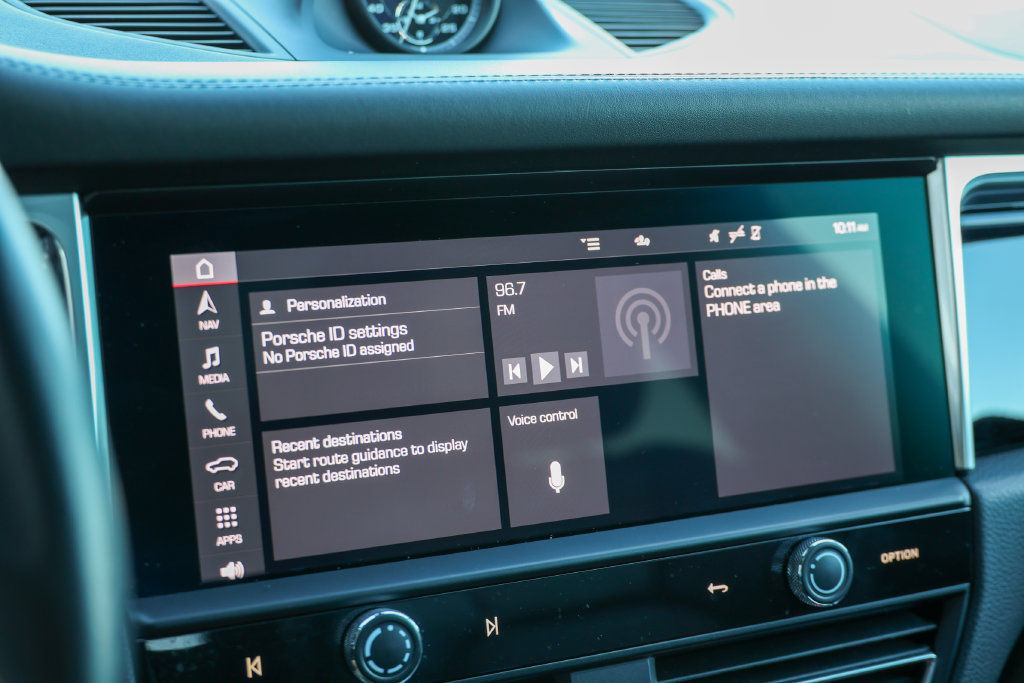 Certified 2023 Porsche Macan Turbo AWD/4WD image 48