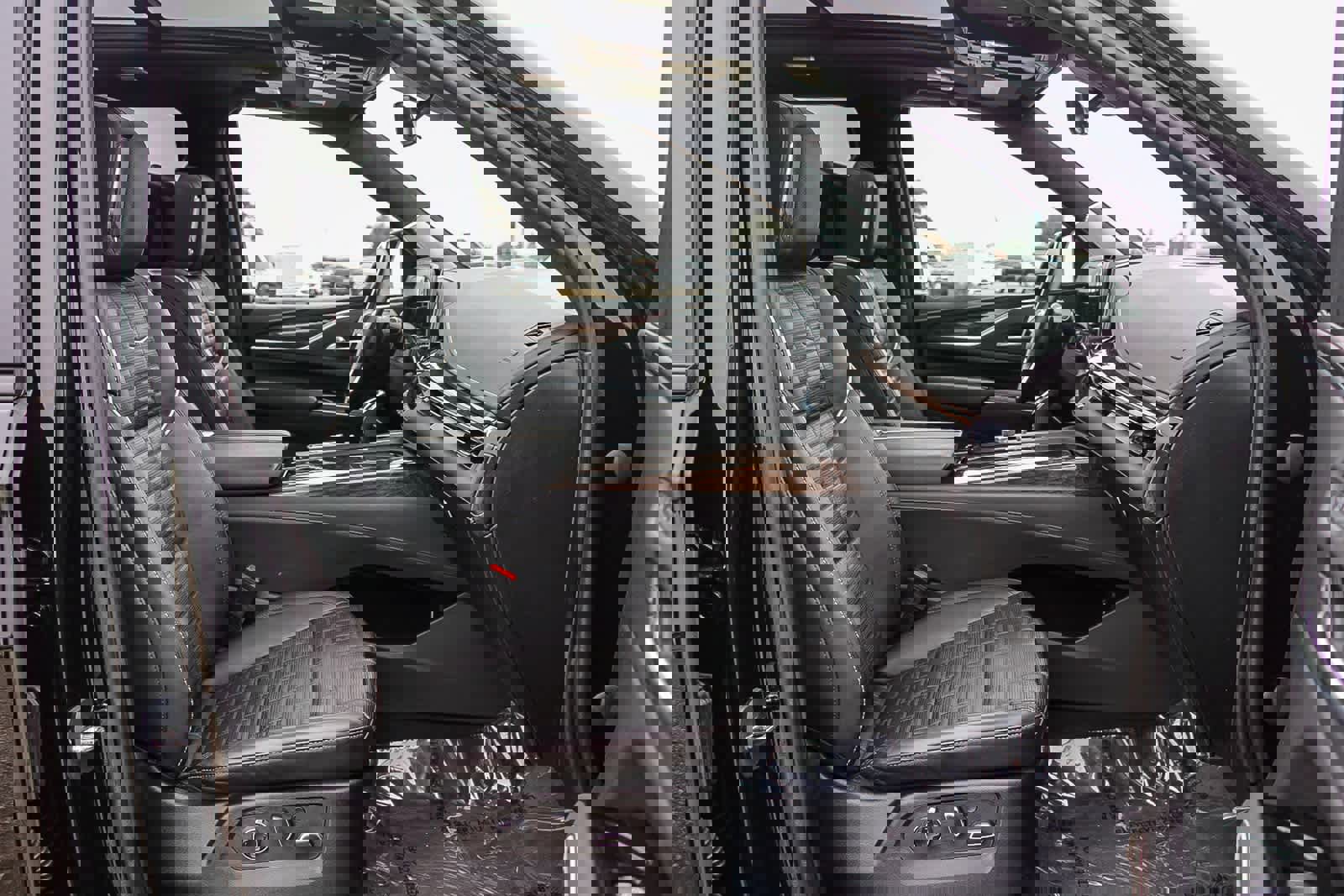 Used 2023 Cadillac Escalade ESV Sport Platinum w/ LPO, ONYX Package image 16