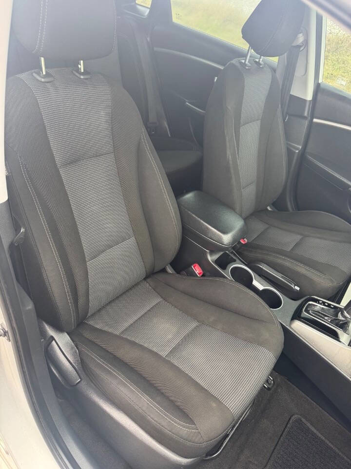 Used 2014 Hyundai Elantra GT FWD image 16