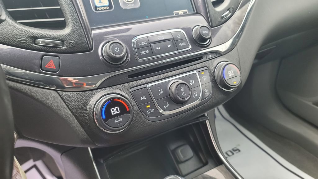 Used 2014 Chevrolet Impala LT w/ Convenience Package image 22