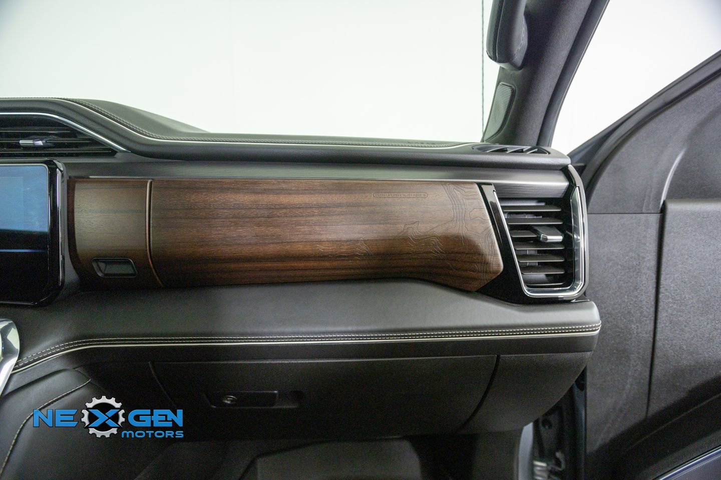 Used 2024 GMC Sierra 1500 Denali Ultimate AWD/4WD image 42