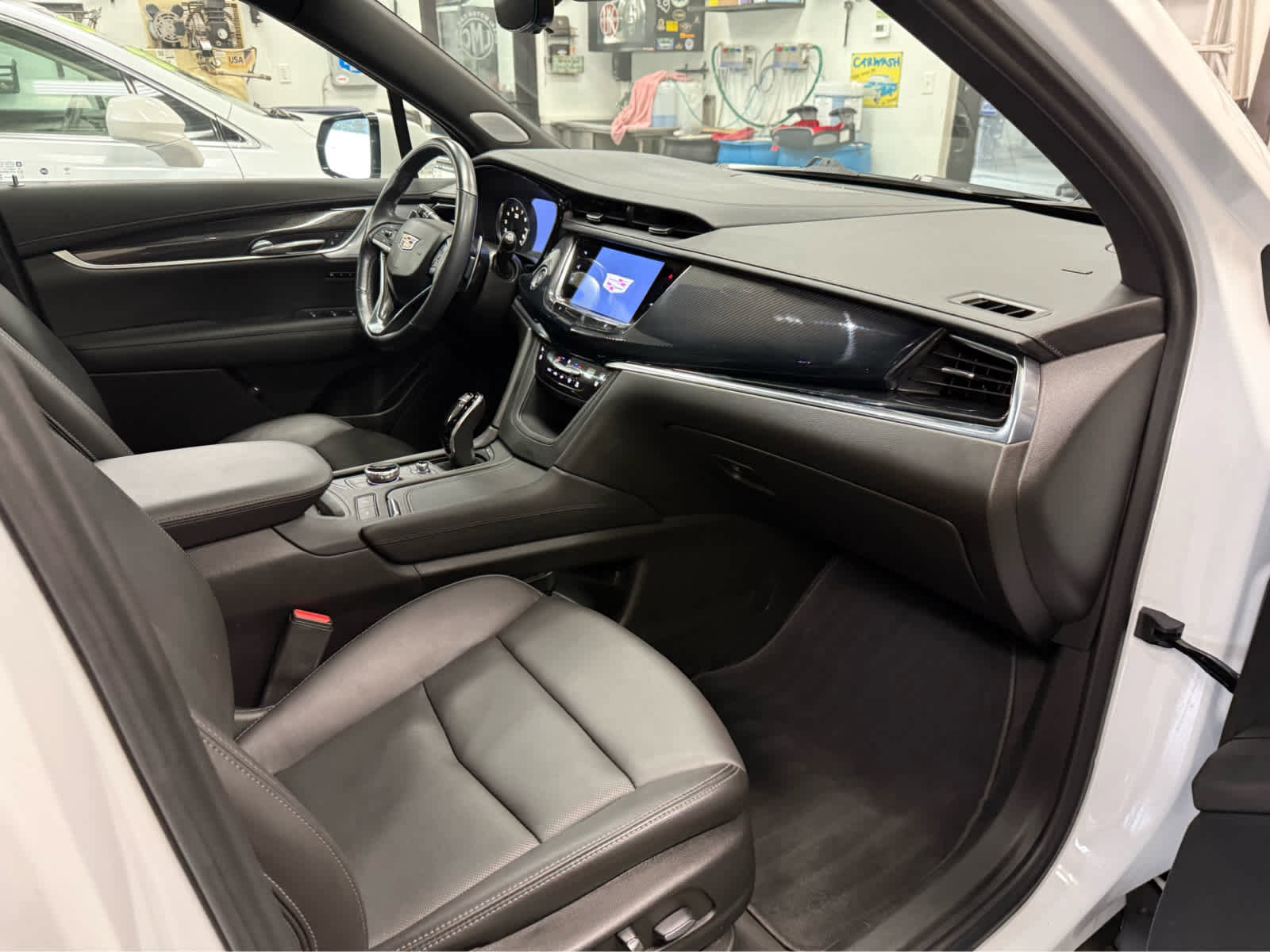 Used 2023 Cadillac XT6 Sport w/ Technology Package image 32