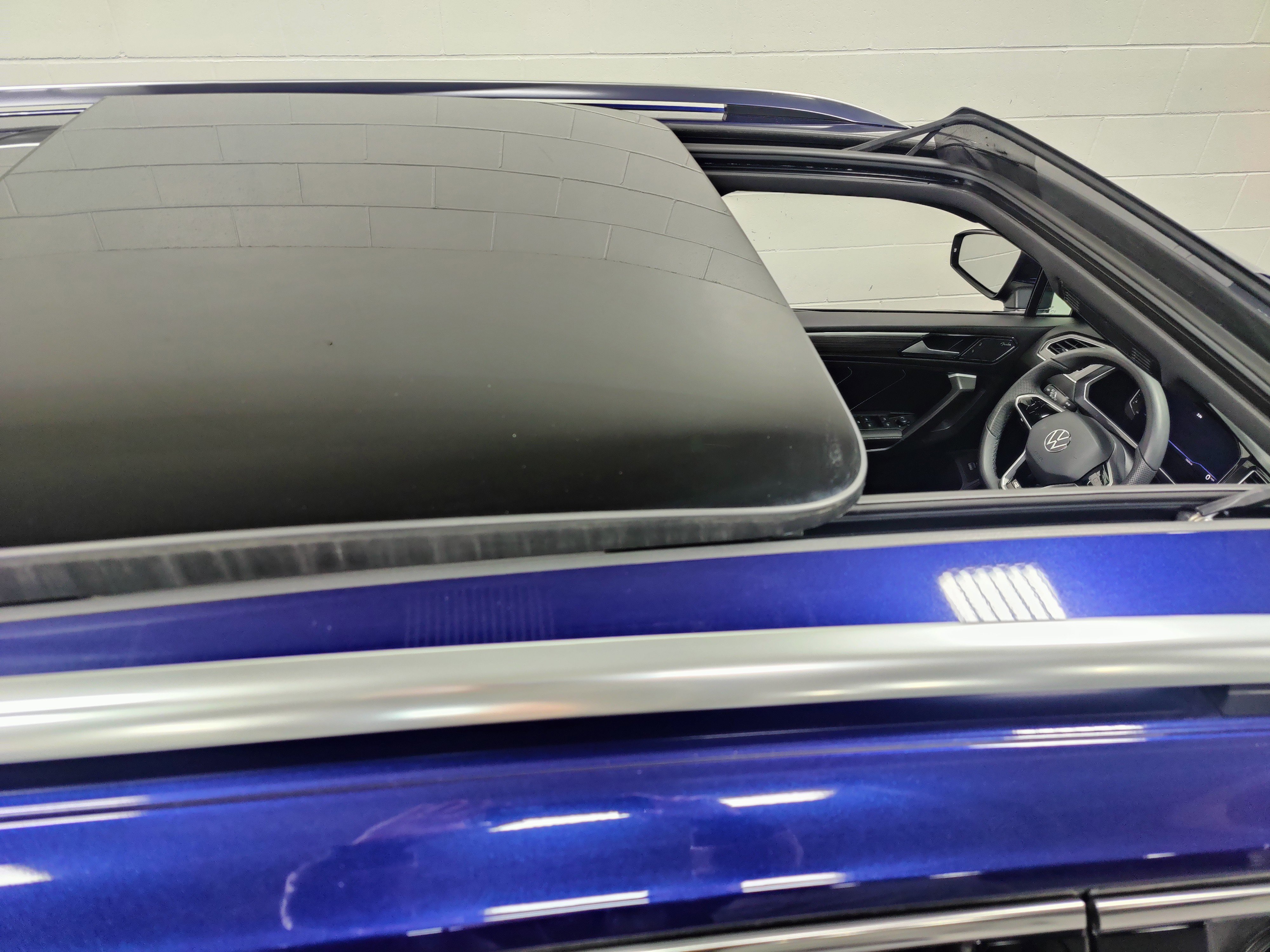 Used 2024 Volkswagen Tiguan SEL R-Line image 6