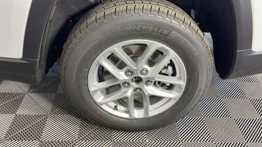 New 2025 Jeep Grand Cherokee L Laredo image 32