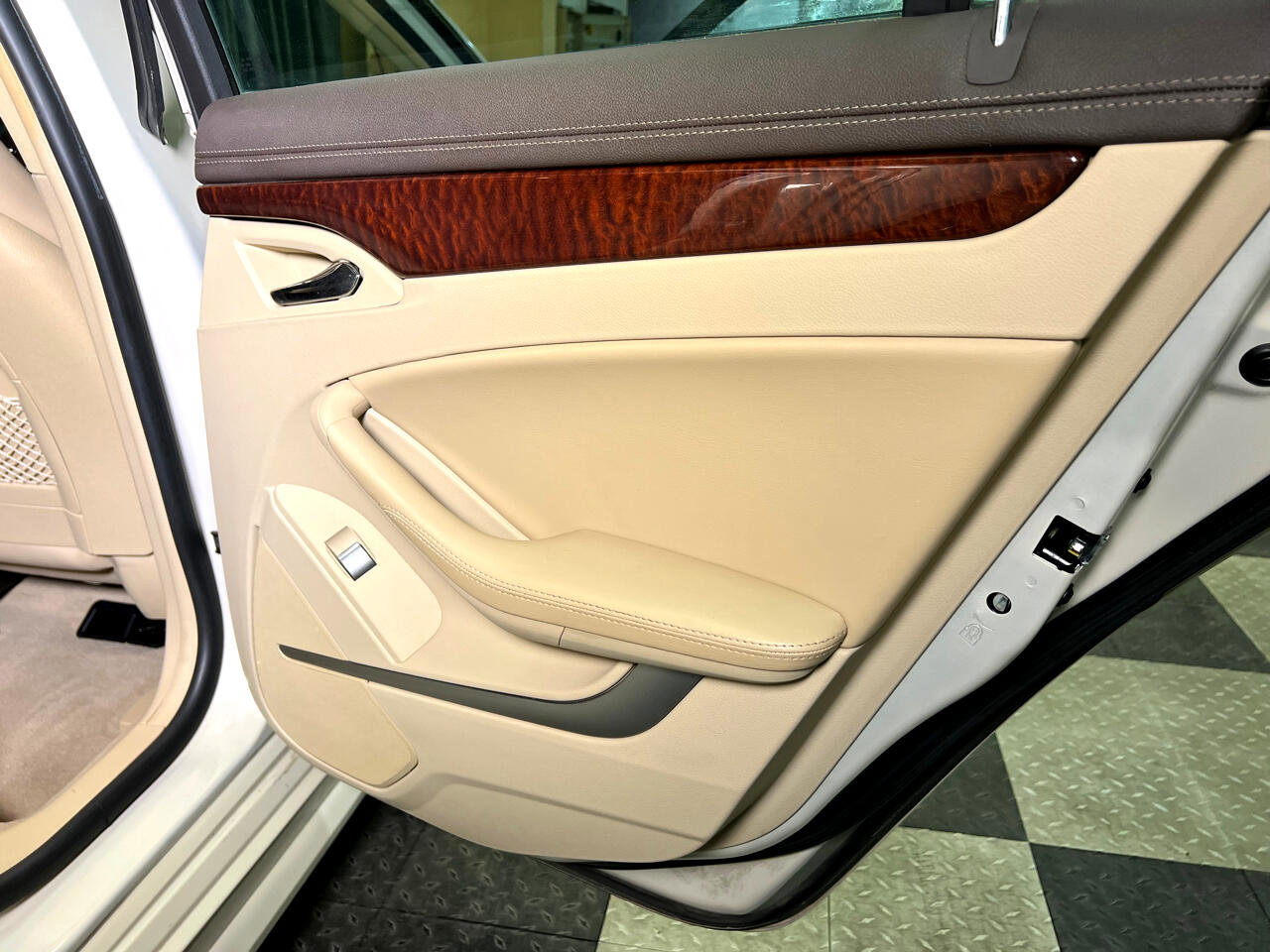 Used 2011 Cadillac CTS Premium image 18