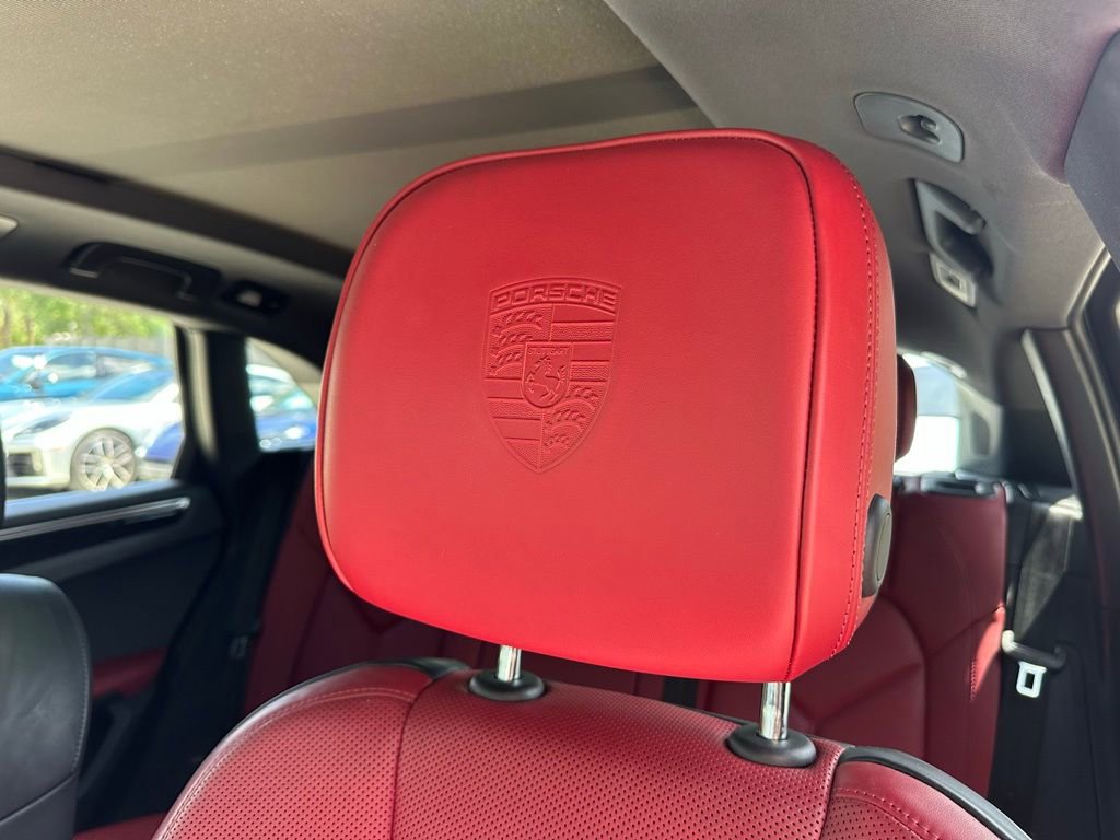 Certified 2023 Porsche Macan AWD/4WD image 23